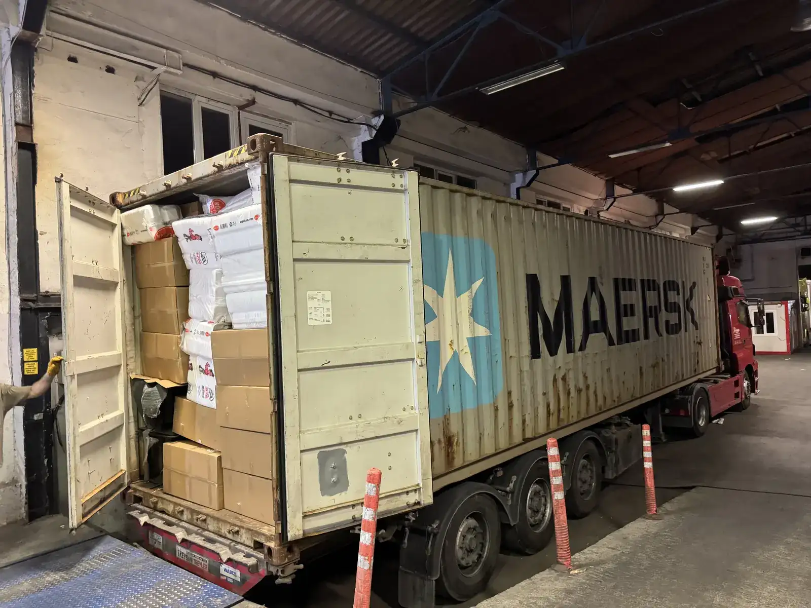 Chargement d’un conteneur Maersk dans notre entrepôt