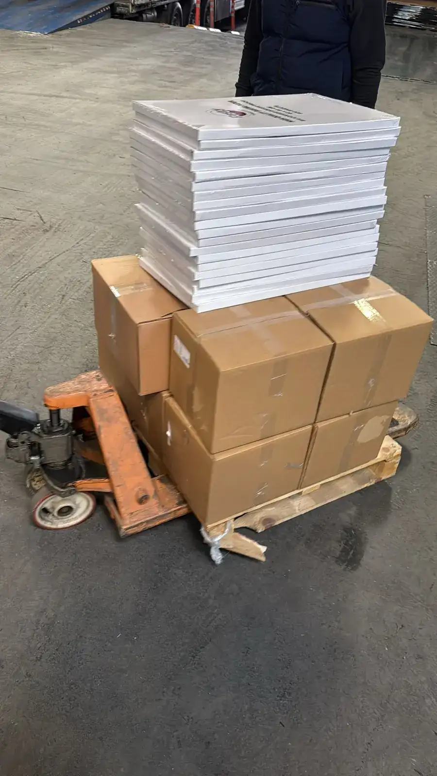 Réception de cartons dans notre entrepôt